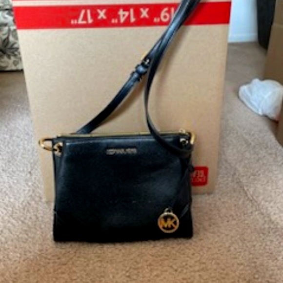 Michael Kors Nicole Pebbled Leather Large Crossbody bag